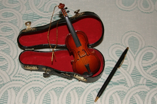 violin_ornament_20121219_016_500px.jpg