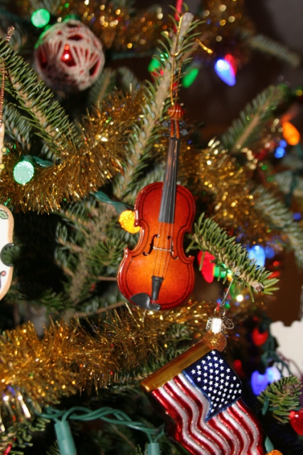violin_ornament_20121219_019_500px.jpg
